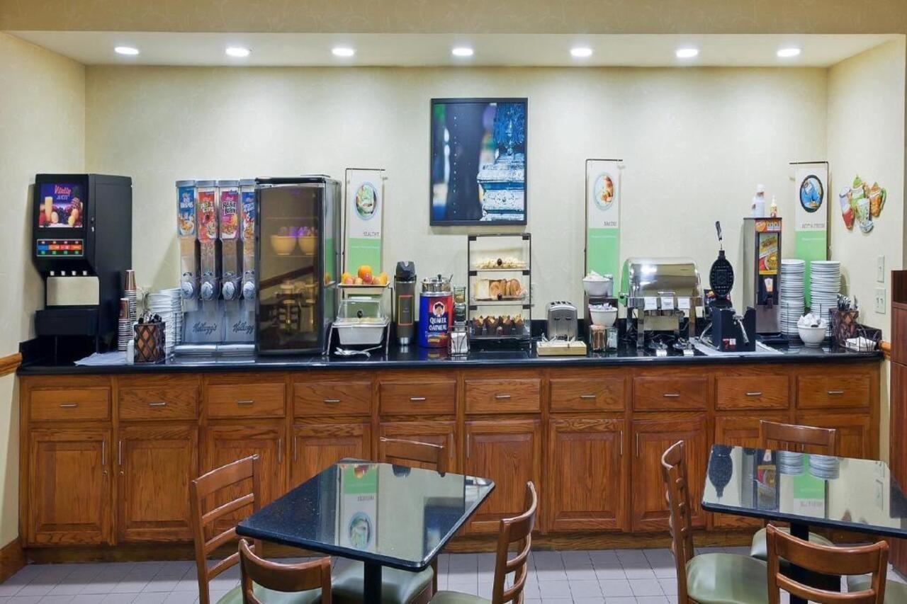 Country Inn & Suites By Radisson, Oklahoma City At Northwest Expressway, Ok Экстерьер фото